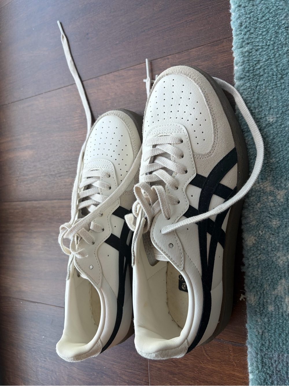 Onitsuka Tiger Cream & Black Low-Top Sneakers - Picture 2 of 3